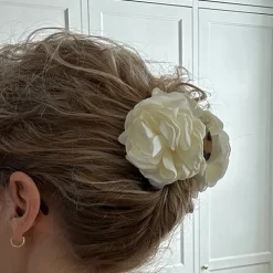 PLISSÉ COPENHAGEN Flower Hair Clamp Grey